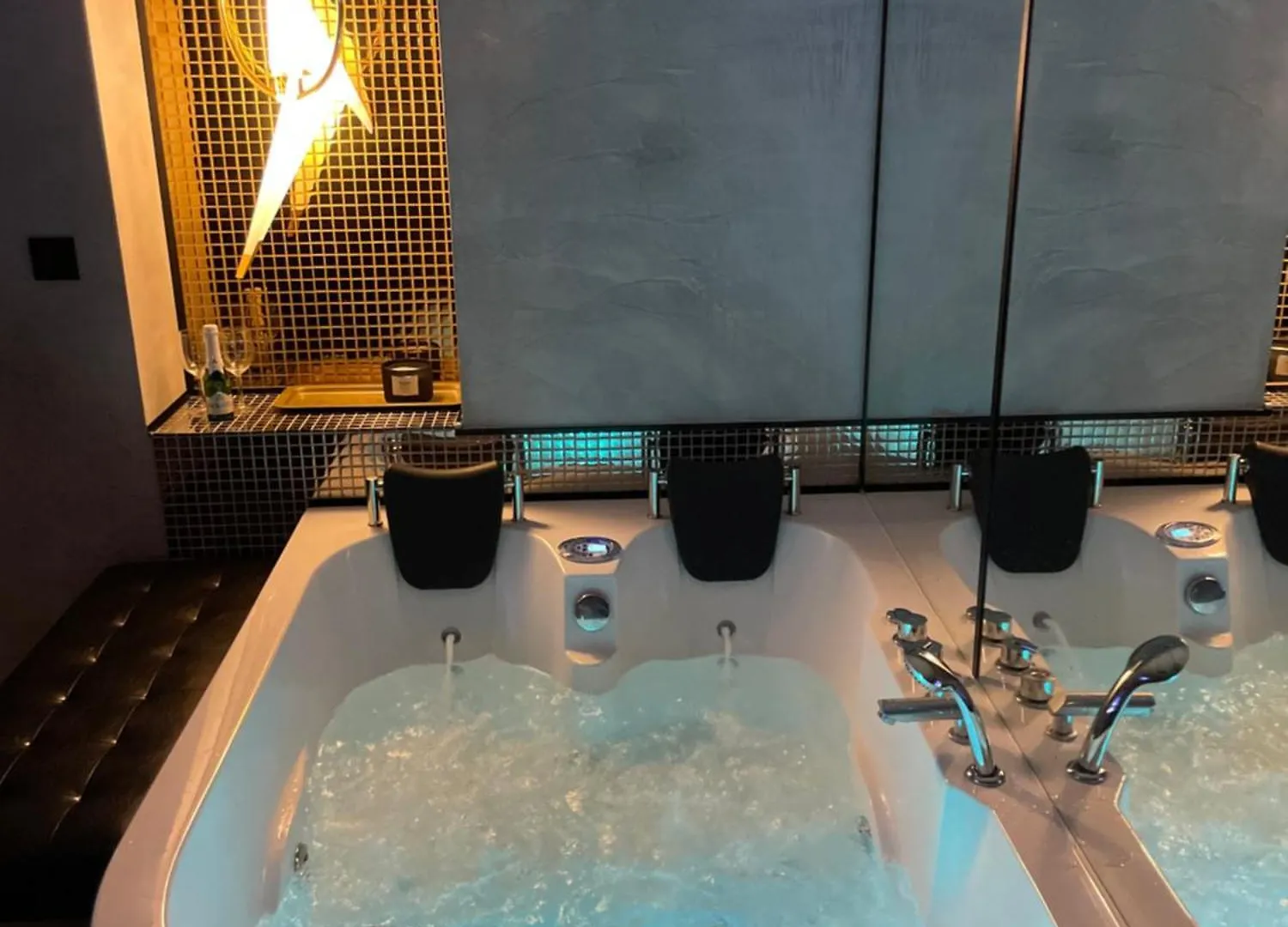 Apartament Z Jacuzzi W Sercu Krakowa contacts